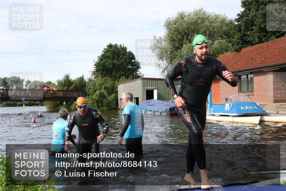 31.08.2025 - Elbe Triathlon Hamburg Luisa Fischer http://msf.ph/oto/8684143 31.08.2025 10:22:39 Schwimmen 1137, 1152 meine-sportfotos.de