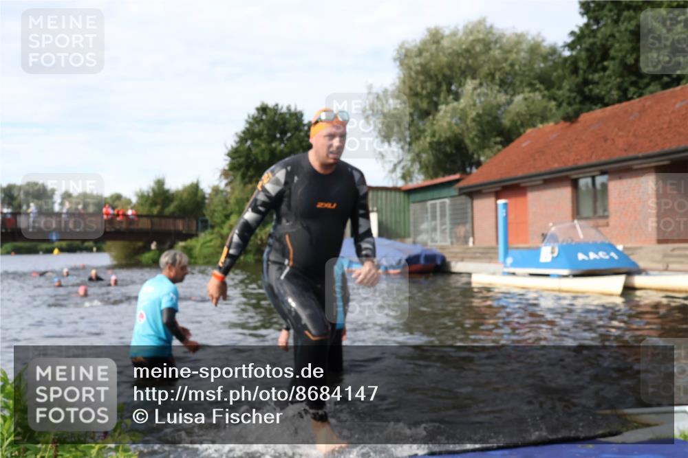 31.08.2025 - Elbe Triathlon Hamburg Luisa Fischer http://msf.ph/oto/8684147 31.08.2025 10:22:40 Schwimmen 1137, 1152 meine-sportfotos.de
