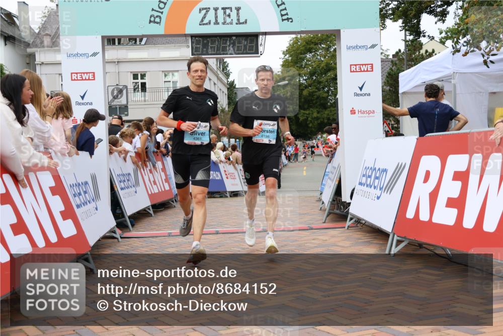 31.08.2025 - 21. Blankeneser Heldenlauf Strokosch-Dieckow http://msf.ph/oto/8684152 31.08.2025 12:03:07 Ziel 4067, 4361, 4198 meine-sportfotos.de