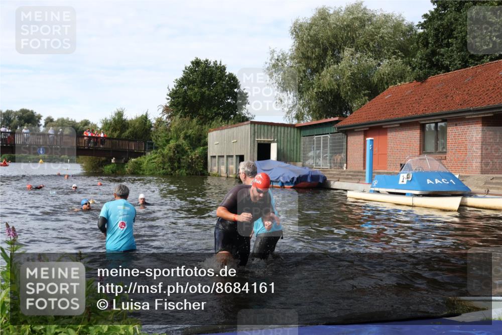 31.08.2025 - Elbe Triathlon Hamburg Luisa Fischer http://msf.ph/oto/8684161 31.08.2025 10:22:57 Schwimmen 1125, 1211, 1220, 1242 meine-sportfotos.de