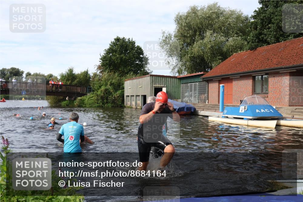 31.08.2025 - Elbe Triathlon Hamburg Luisa Fischer http://msf.ph/oto/8684164 31.08.2025 10:22:57 Schwimmen 1125, 1211, 1220, 1242 meine-sportfotos.de