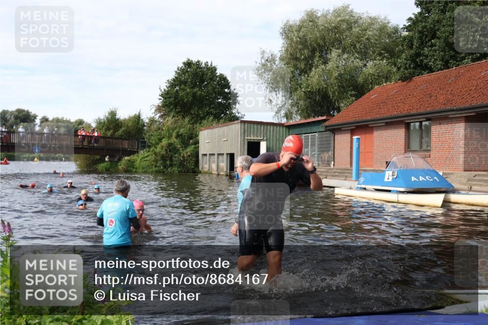 31.08.2025 - Elbe Triathlon Hamburg Luisa Fischer http://msf.ph/oto/8684167 31.08.2025 10:22:57 Schwimmen 1125, 1211, 1220, 1242 meine-sportfotos.de