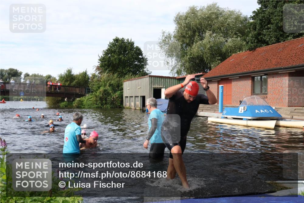 31.08.2025 - Elbe Triathlon Hamburg Luisa Fischer http://msf.ph/oto/8684168 31.08.2025 10:22:58 Schwimmen 1125, 1211, 1220, 1242 meine-sportfotos.de