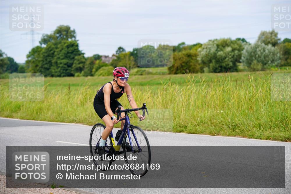 31.08.2025 - Elbe Triathlon Hamburg Michael Burmester http://msf.ph/oto/8684169 31.08.2025 11:18:29 Radfahren 1391, 1399 meine-sportfotos.de