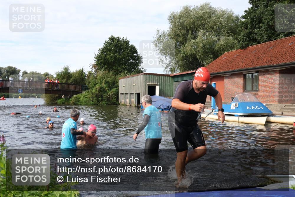 31.08.2025 - Elbe Triathlon Hamburg Luisa Fischer http://msf.ph/oto/8684170 31.08.2025 10:22:58 Schwimmen 1125, 1211, 1220, 1242 meine-sportfotos.de