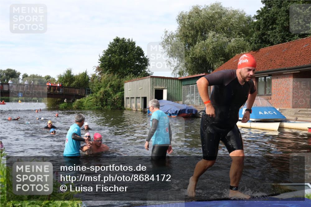 31.08.2025 - Elbe Triathlon Hamburg Luisa Fischer http://msf.ph/oto/8684172 31.08.2025 10:22:58 Schwimmen 1125, 1211, 1220, 1242 meine-sportfotos.de