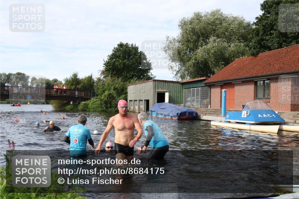 31.08.2025 - Elbe Triathlon Hamburg Luisa Fischer http://msf.ph/oto/8684175 31.08.2025 10:23:01 Schwimmen 1125, 1146, 1211, 1242 meine-sportfotos.de
