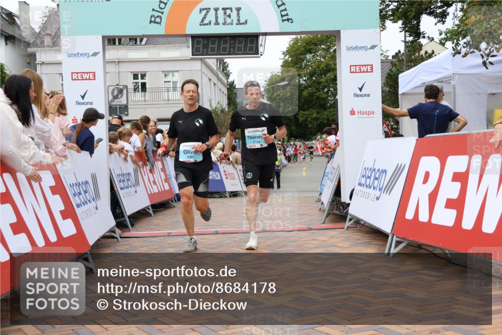 31.08.2025 - 21. Blankeneser Heldenlauf Strokosch-Dieckow http://msf.ph/oto/8684178 31.08.2025 12:03:07 Ziel 4067, 4361, 4198 meine-sportfotos.de