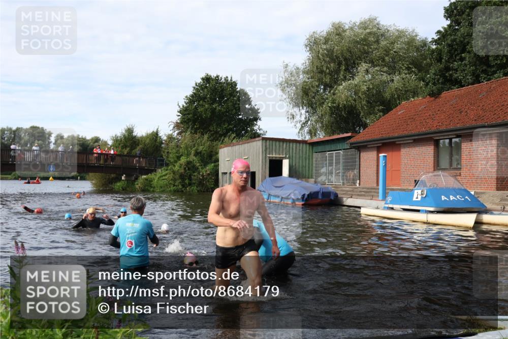 31.08.2025 - Elbe Triathlon Hamburg Luisa Fischer http://msf.ph/oto/8684179 31.08.2025 10:23:01 Schwimmen 1125, 1146, 1211, 1242 meine-sportfotos.de