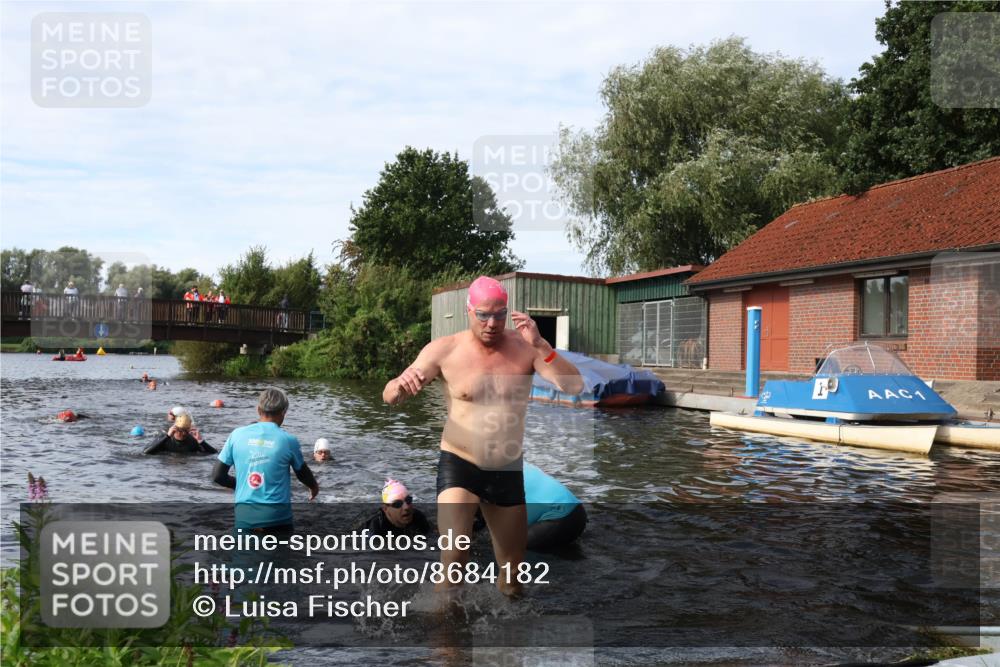 31.08.2025 - Elbe Triathlon Hamburg Luisa Fischer http://msf.ph/oto/8684182 31.08.2025 10:23:02 Schwimmen 1125, 1146, 1211, 1242 meine-sportfotos.de