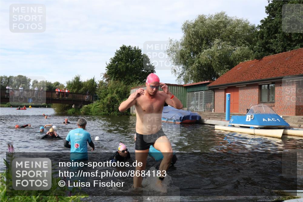 31.08.2025 - Elbe Triathlon Hamburg Luisa Fischer http://msf.ph/oto/8684183 31.08.2025 10:23:02 Schwimmen 1125, 1146, 1211, 1242 meine-sportfotos.de