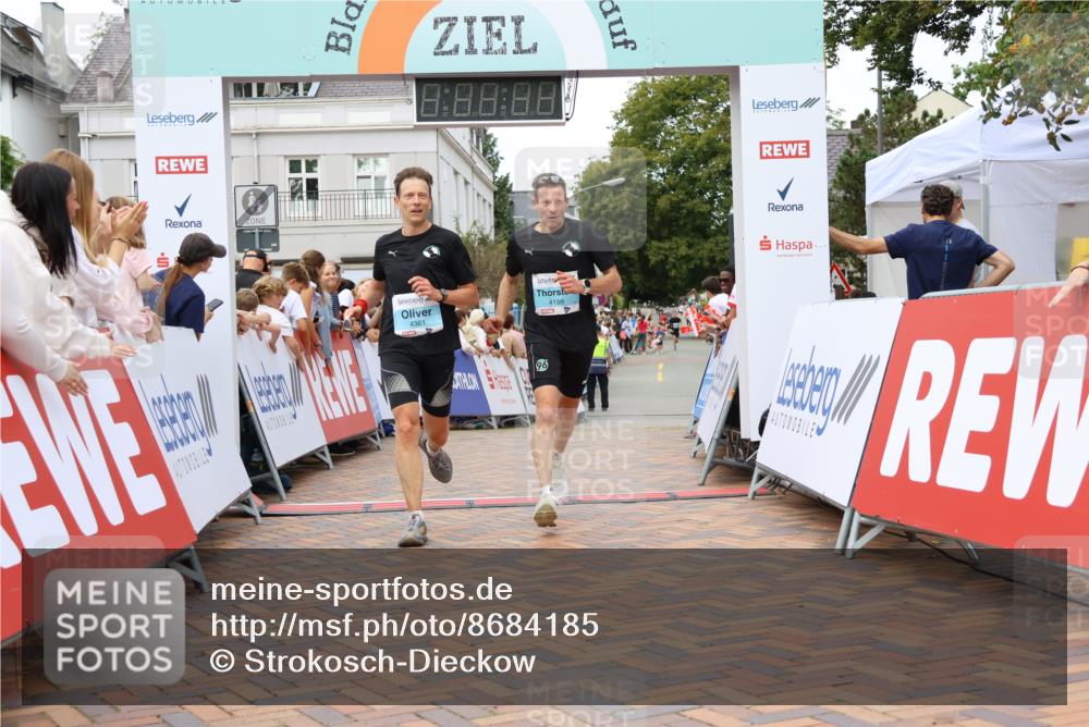 31.08.2025 - 21. Blankeneser Heldenlauf Strokosch-Dieckow http://msf.ph/oto/8684185 31.08.2025 12:03:07 Ziel 4067, 4361, 4198 meine-sportfotos.de
