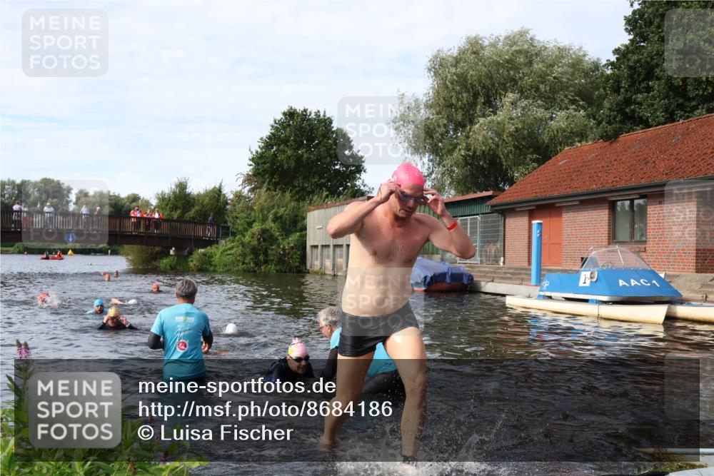 31.08.2025 - Elbe Triathlon Hamburg Luisa Fischer http://msf.ph/oto/8684186 31.08.2025 10:23:03 Schwimmen 1125, 1146, 1211, 1242 meine-sportfotos.de