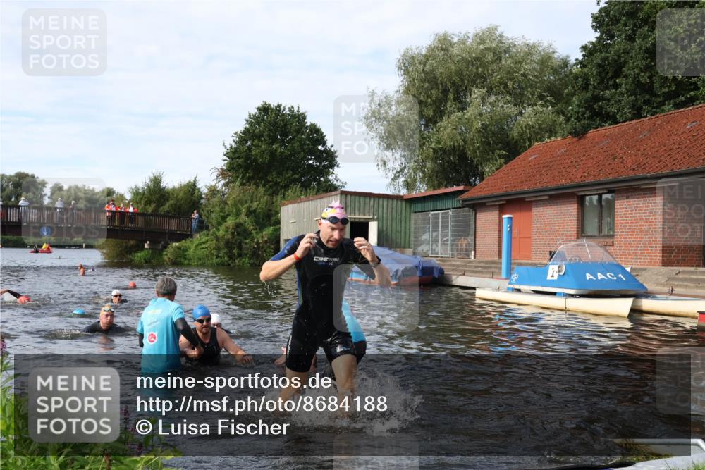 31.08.2025 - Elbe Triathlon Hamburg Luisa Fischer http://msf.ph/oto/8684188 31.08.2025 10:23:05 Schwimmen 1146, 1211, 1222, 1242 meine-sportfotos.de
