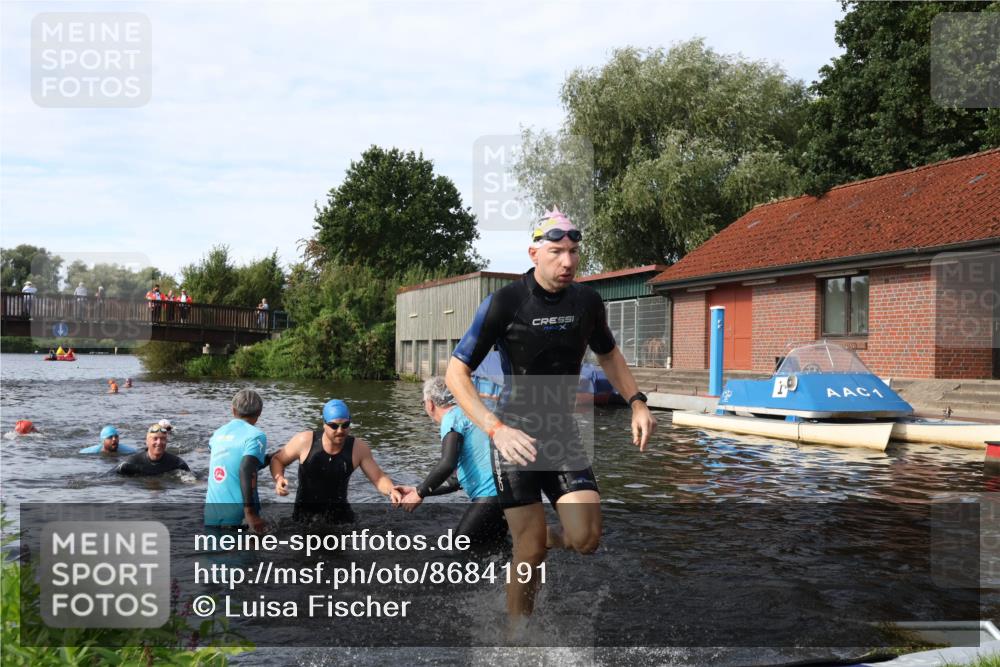 31.08.2025 - Elbe Triathlon Hamburg Luisa Fischer http://msf.ph/oto/8684191 31.08.2025 10:23:06 Schwimmen 1146, 1211, 1222, 1242 meine-sportfotos.de