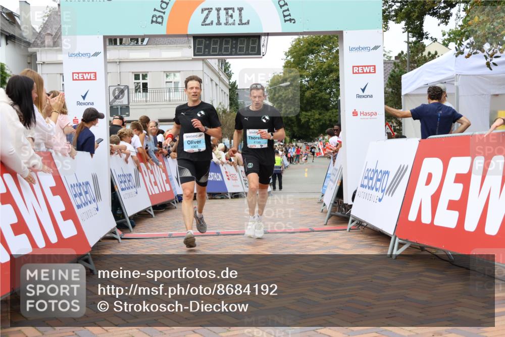 31.08.2025 - 21. Blankeneser Heldenlauf Strokosch-Dieckow http://msf.ph/oto/8684192 31.08.2025 12:03:06 Ziel 4067, 4361, 4198 meine-sportfotos.de