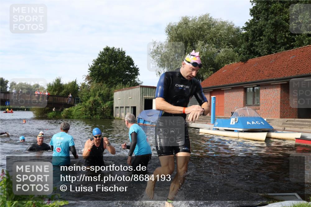 31.08.2025 - Elbe Triathlon Hamburg Luisa Fischer http://msf.ph/oto/8684193 31.08.2025 10:23:06 Schwimmen 1146, 1211, 1222, 1242 meine-sportfotos.de