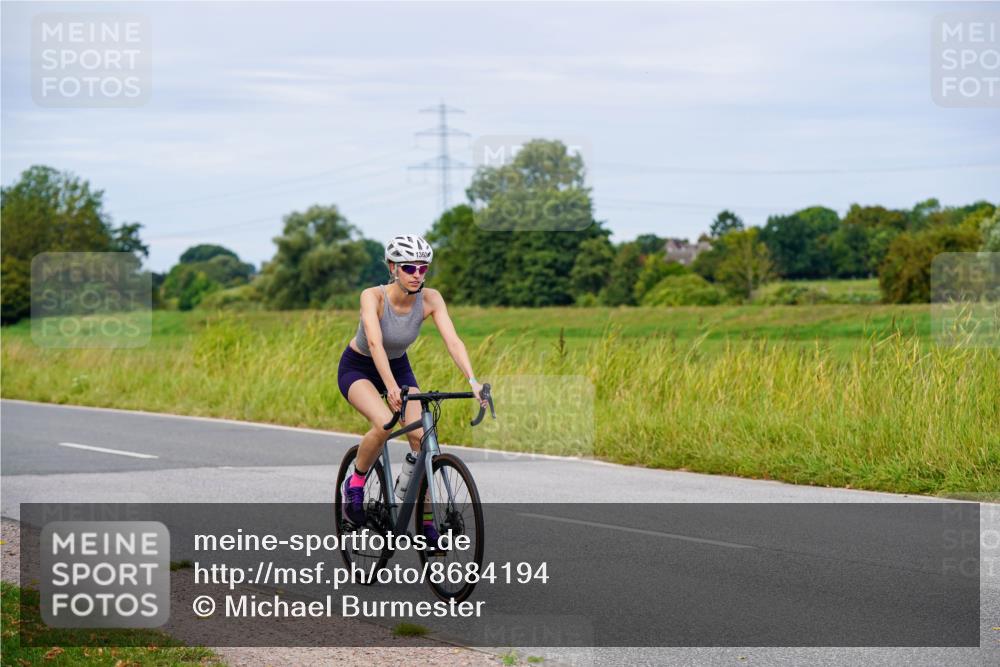31.08.2025 - Elbe Triathlon Hamburg Michael Burmester http://msf.ph/oto/8684194 31.08.2025 11:18:43 Radfahren 1362, 1612 meine-sportfotos.de