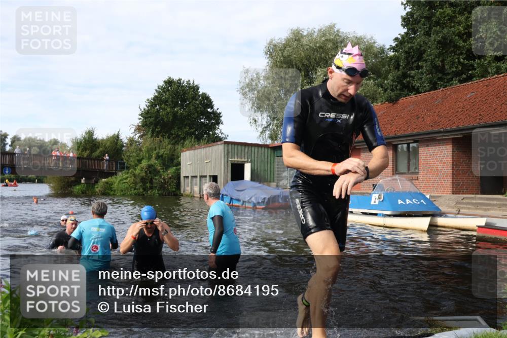 31.08.2025 - Elbe Triathlon Hamburg Luisa Fischer http://msf.ph/oto/8684195 31.08.2025 10:23:06 Schwimmen 1146, 1211, 1222, 1242 meine-sportfotos.de