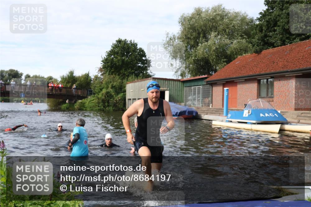 31.08.2025 - Elbe Triathlon Hamburg Luisa Fischer http://msf.ph/oto/8684197 31.08.2025 10:23:08 Schwimmen 1135, 1146, 1211, 1222, 1242 meine-sportfotos.de