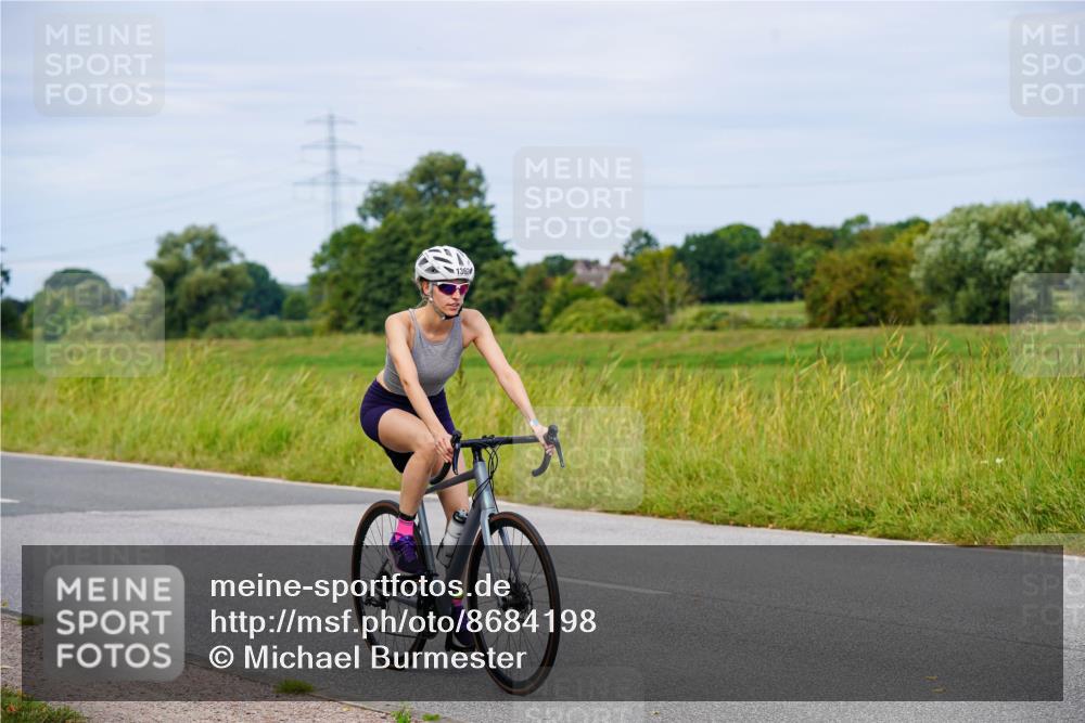 31.08.2025 - Elbe Triathlon Hamburg Michael Burmester http://msf.ph/oto/8684198 31.08.2025 11:18:43 Radfahren 1362, 1612 meine-sportfotos.de