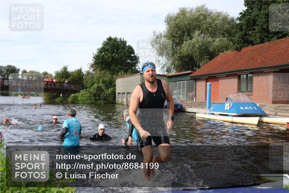 31.08.2025 - Elbe Triathlon Hamburg Luisa Fischer http://msf.ph/oto/8684199 31.08.2025 10:23:08 Schwimmen 1135, 1146, 1211, 1222, 1242 meine-sportfotos.de