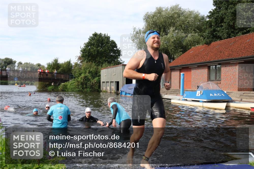 31.08.2025 - Elbe Triathlon Hamburg Luisa Fischer http://msf.ph/oto/8684201 31.08.2025 10:23:09 Schwimmen 1135, 1146, 1211, 1222, 1242 meine-sportfotos.de