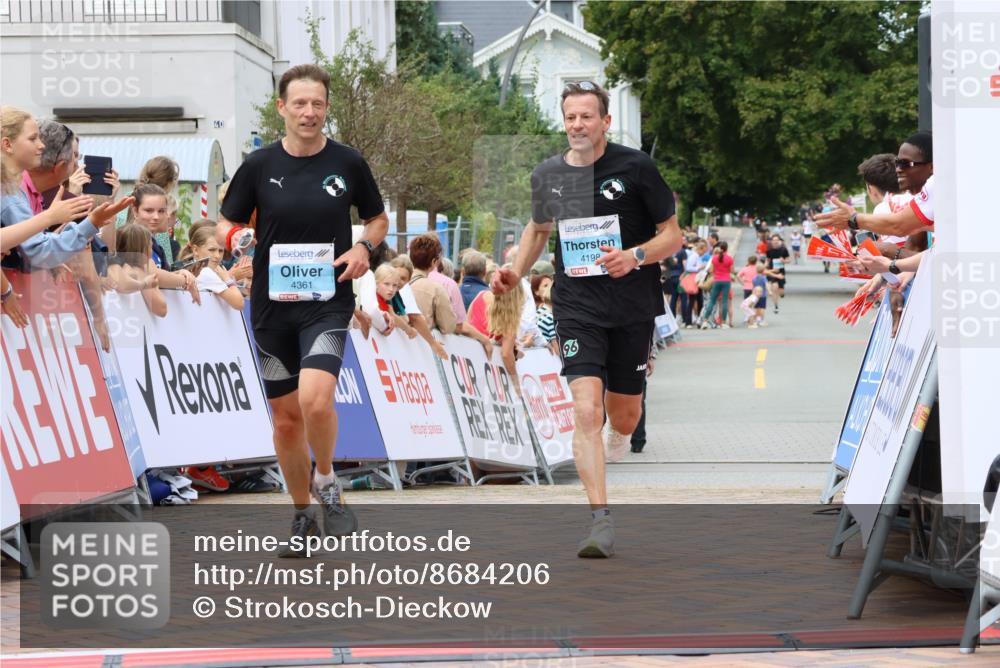 31.08.2025 - 21. Blankeneser Heldenlauf Strokosch-Dieckow http://msf.ph/oto/8684206 31.08.2025 12:03:05 Ziel 4067, 4361, 4198 meine-sportfotos.de