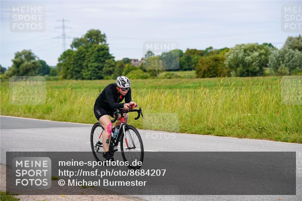 31.08.2025 - Elbe Triathlon Hamburg Michael Burmester http://msf.ph/oto/8684207 31.08.2025 11:18:51 Radfahren 1394 meine-sportfotos.de