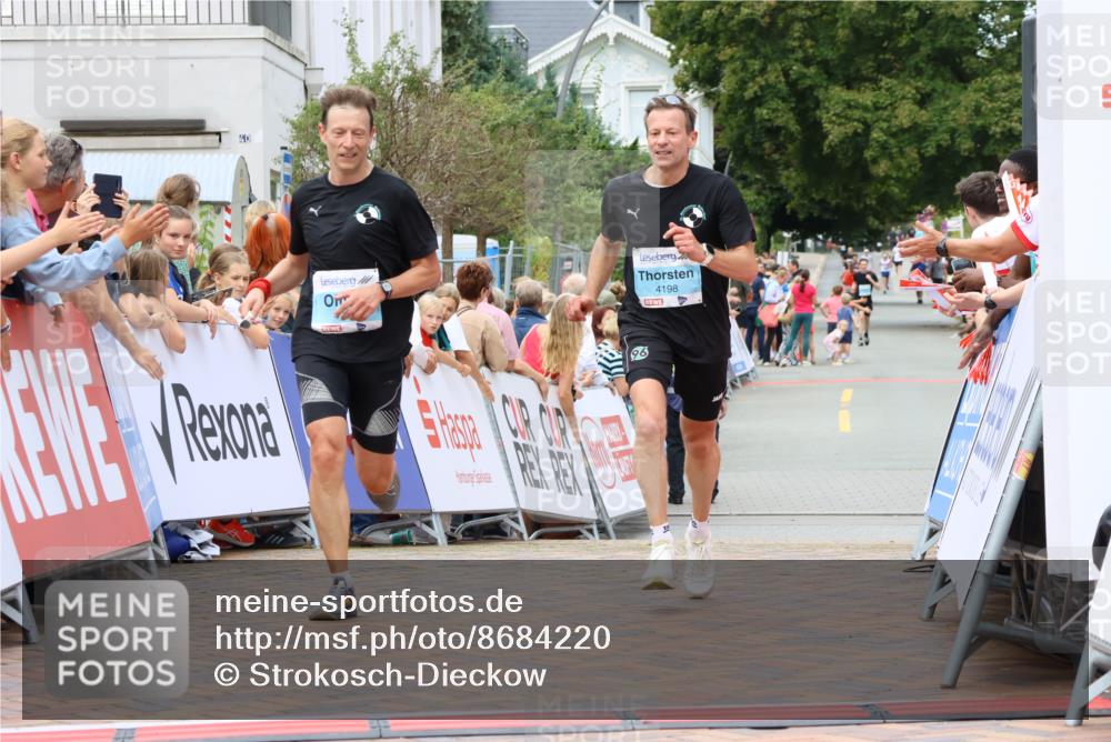 31.08.2025 - 21. Blankeneser Heldenlauf Strokosch-Dieckow http://msf.ph/oto/8684220 31.08.2025 12:03:05 Ziel 4067, 4361, 4198 meine-sportfotos.de