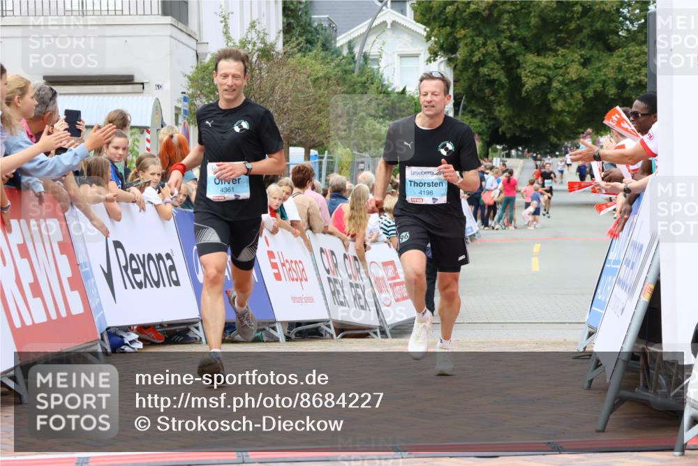 31.08.2025 - 21. Blankeneser Heldenlauf Strokosch-Dieckow http://msf.ph/oto/8684227 31.08.2025 12:03:05 Ziel 4067, 4361, 4198 meine-sportfotos.de
