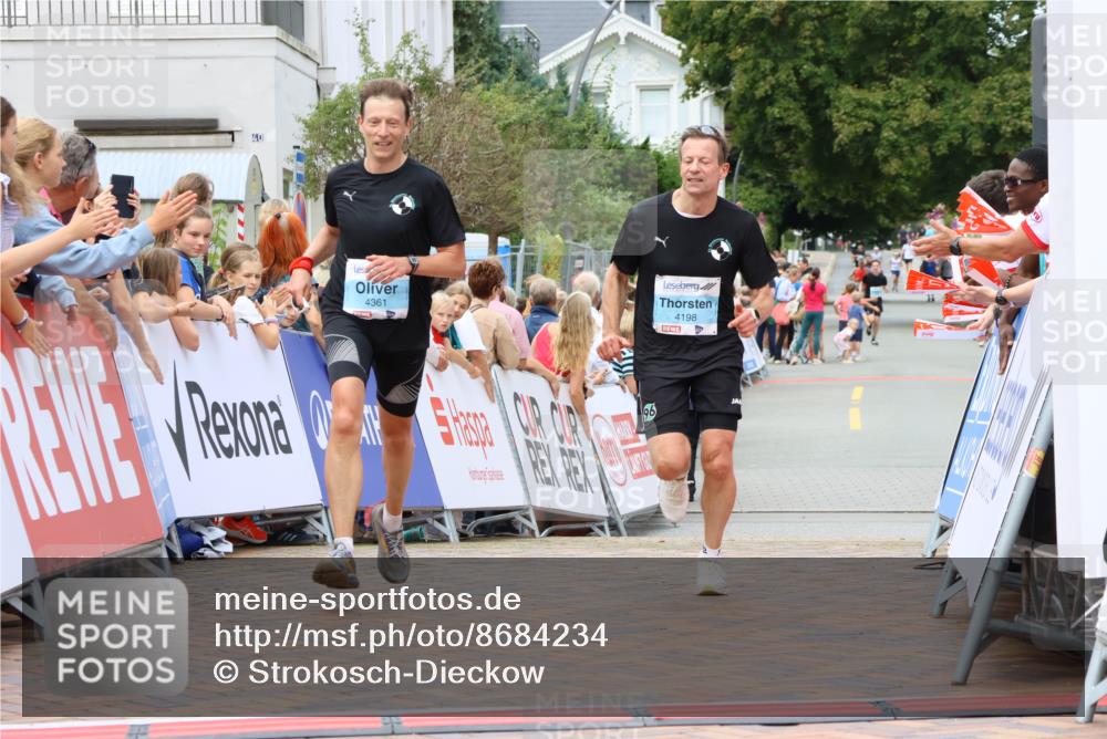 31.08.2025 - 21. Blankeneser Heldenlauf Strokosch-Dieckow http://msf.ph/oto/8684234 31.08.2025 12:03:05 Ziel 4067, 4361, 4198 meine-sportfotos.de