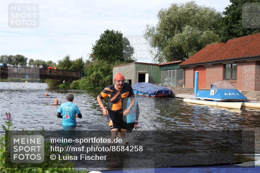 31.08.2025 - Elbe Triathlon Hamburg Luisa Fischer http://msf.ph/oto/8684258 31.08.2025 10:23:29 Schwimmen 1159, 1178 meine-sportfotos.de