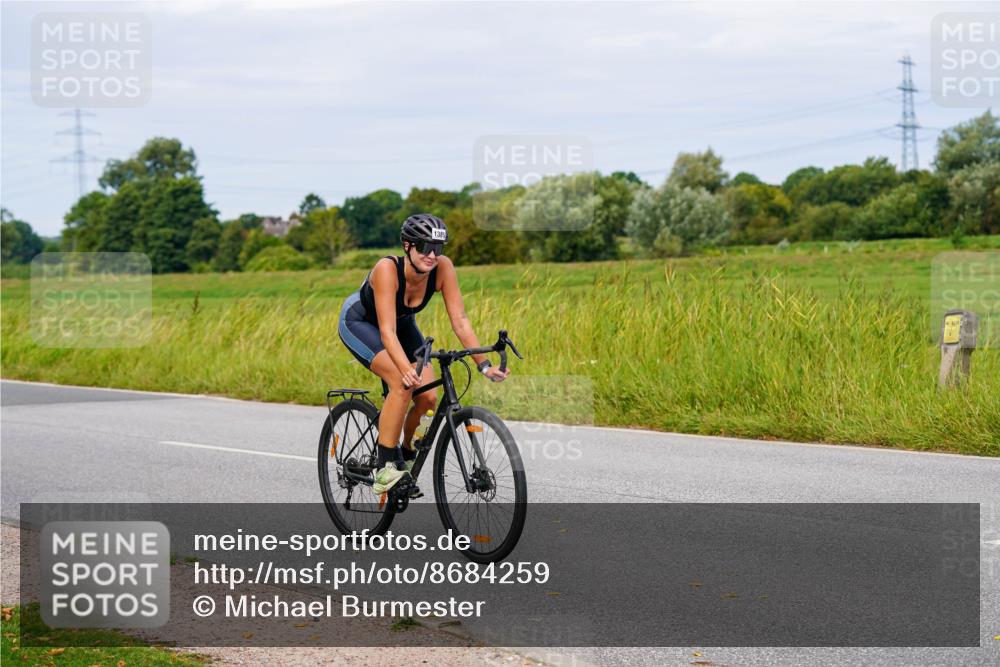 31.08.2025 - Elbe Triathlon Hamburg Michael Burmester http://msf.ph/oto/8684259 31.08.2025 11:19:15 Radfahren 1385, 1567 meine-sportfotos.de