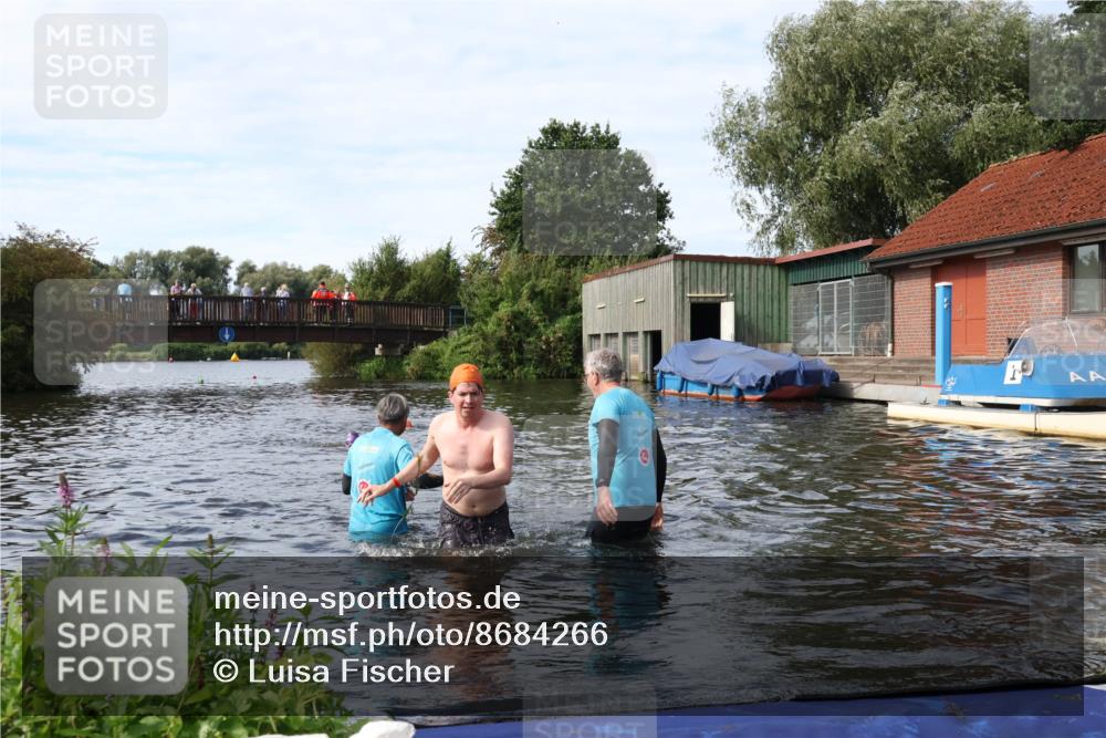 31.08.2025 - Elbe Triathlon Hamburg Luisa Fischer http://msf.ph/oto/8684266 31.08.2025 10:23:40 Schwimmen 1124 meine-sportfotos.de