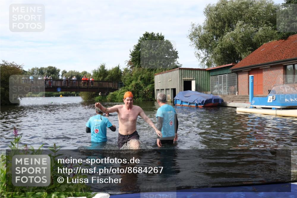 31.08.2025 - Elbe Triathlon Hamburg Luisa Fischer http://msf.ph/oto/8684267 31.08.2025 10:23:40 Schwimmen 1124 meine-sportfotos.de