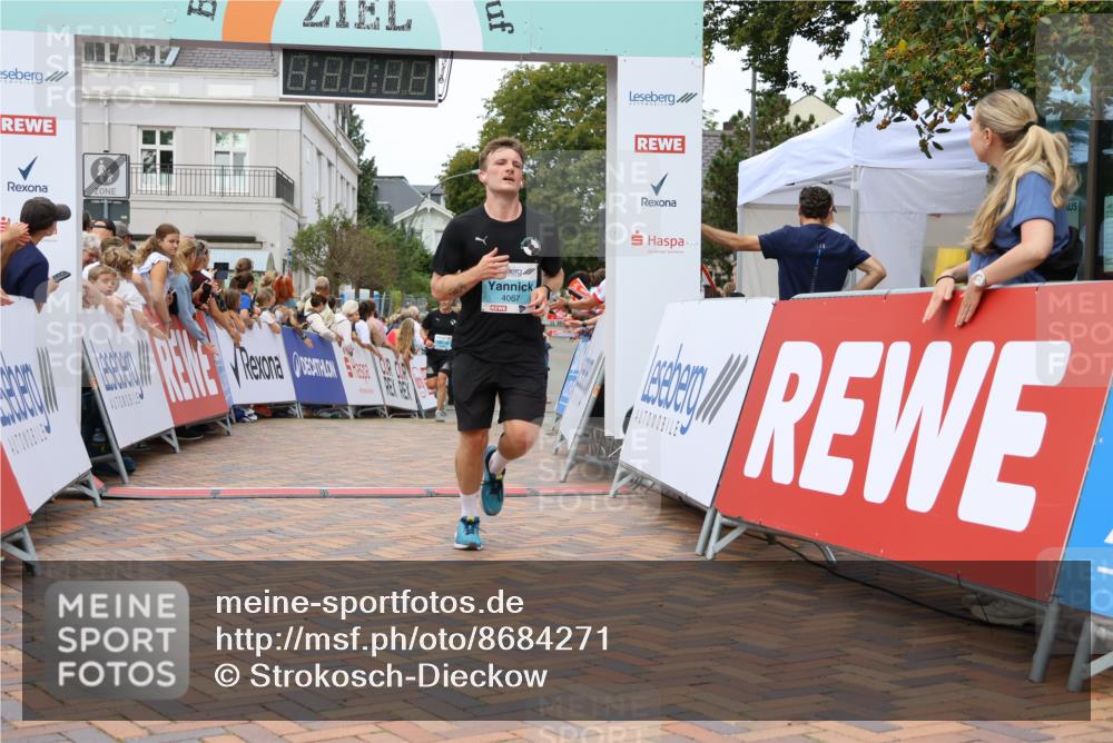 31.08.2025 - 21. Blankeneser Heldenlauf Strokosch-Dieckow http://msf.ph/oto/8684271 31.08.2025 12:03:03 Ziel 4067, 4361, 4198 meine-sportfotos.de