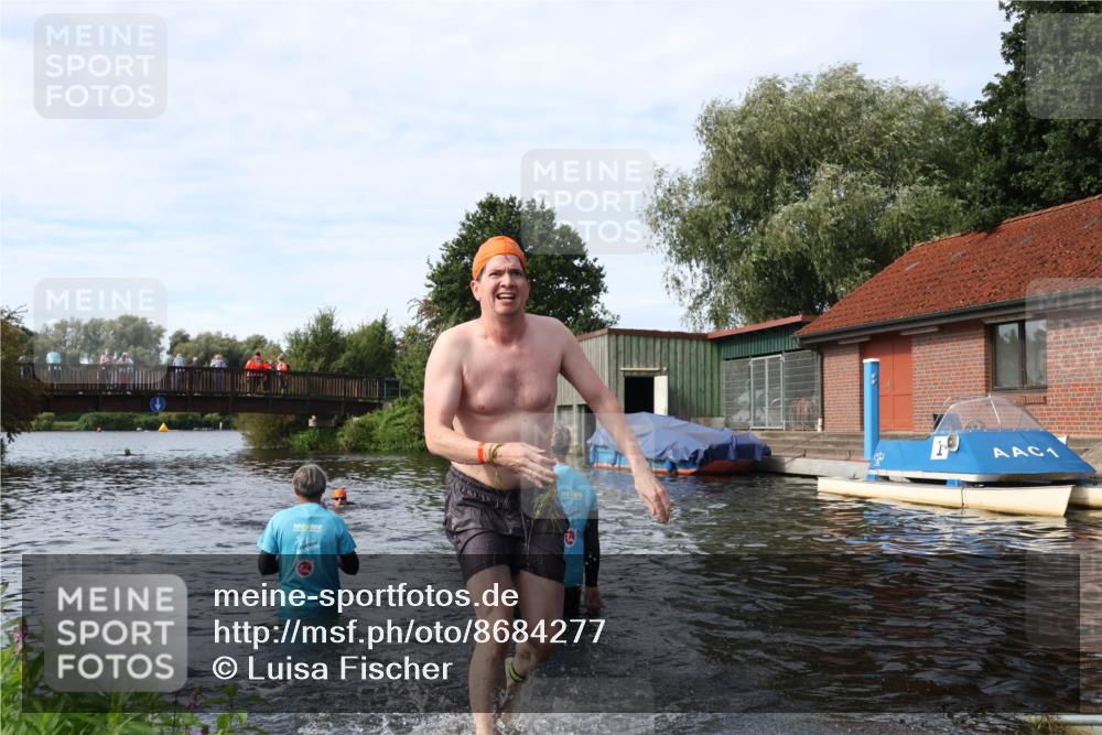 31.08.2025 - Elbe Triathlon Hamburg Luisa Fischer http://msf.ph/oto/8684277 31.08.2025 10:23:42 Schwimmen 1124 meine-sportfotos.de