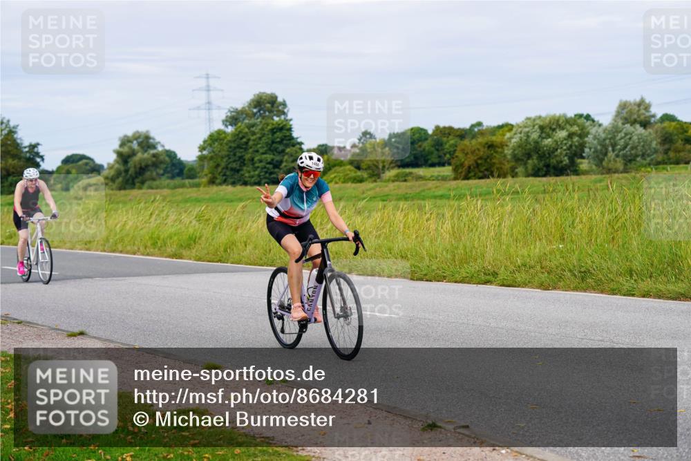 31.08.2025 - Elbe Triathlon Hamburg Michael Burmester http://msf.ph/oto/8684281 31.08.2025 11:19:23 Radfahren 1466, 1467, 1567 meine-sportfotos.de