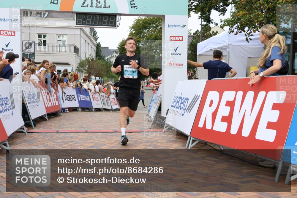 31.08.2025 - 21. Blankeneser Heldenlauf Strokosch-Dieckow http://msf.ph/oto/8684286 31.08.2025 12:03:02 Ziel 4067, 4361, 4198 meine-sportfotos.de