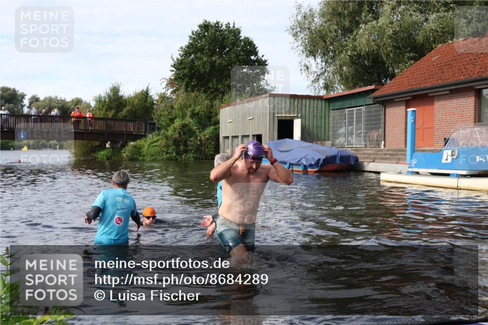 31.08.2025 - Elbe Triathlon Hamburg Luisa Fischer http://msf.ph/oto/8684289 31.08.2025 10:23:56 Schwimmen 1194, 1199 meine-sportfotos.de