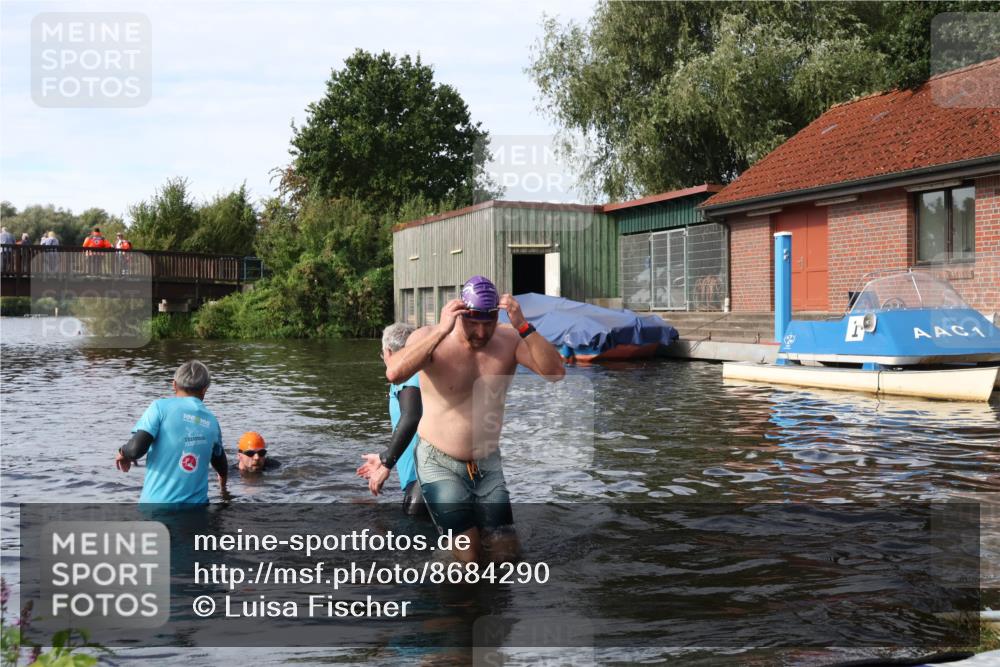 31.08.2025 - Elbe Triathlon Hamburg Luisa Fischer http://msf.ph/oto/8684290 31.08.2025 10:23:56 Schwimmen 1194, 1199 meine-sportfotos.de