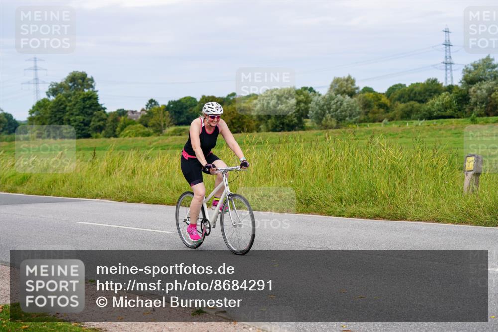 31.08.2025 - Elbe Triathlon Hamburg Michael Burmester http://msf.ph/oto/8684291 31.08.2025 11:19:24 Radfahren 1466, 1467 meine-sportfotos.de