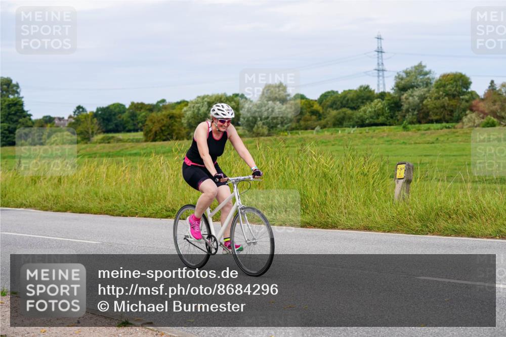 31.08.2025 - Elbe Triathlon Hamburg Michael Burmester http://msf.ph/oto/8684296 31.08.2025 11:19:24 Radfahren 1466, 1467 meine-sportfotos.de