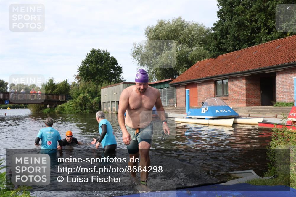 31.08.2025 - Elbe Triathlon Hamburg Luisa Fischer http://msf.ph/oto/8684298 31.08.2025 10:23:58 Schwimmen 1194, 1199 meine-sportfotos.de