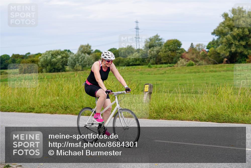 31.08.2025 - Elbe Triathlon Hamburg Michael Burmester http://msf.ph/oto/8684301 31.08.2025 11:19:25 Radfahren 1466, 1467 meine-sportfotos.de
