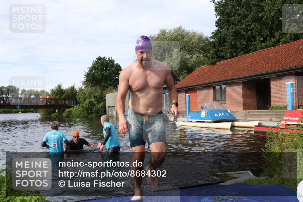 31.08.2025 - Elbe Triathlon Hamburg Luisa Fischer http://msf.ph/oto/8684302 31.08.2025 10:23:59 Schwimmen 1194, 1199 meine-sportfotos.de