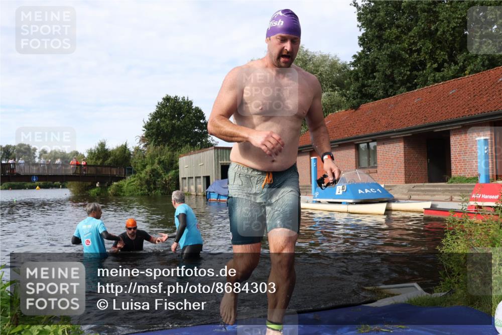 31.08.2025 - Elbe Triathlon Hamburg Luisa Fischer http://msf.ph/oto/8684303 31.08.2025 10:23:59 Schwimmen 1194, 1199 meine-sportfotos.de