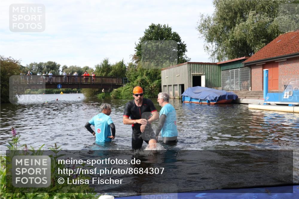 31.08.2025 - Elbe Triathlon Hamburg Luisa Fischer http://msf.ph/oto/8684307 31.08.2025 10:24:01 Schwimmen 1194, 1199 meine-sportfotos.de