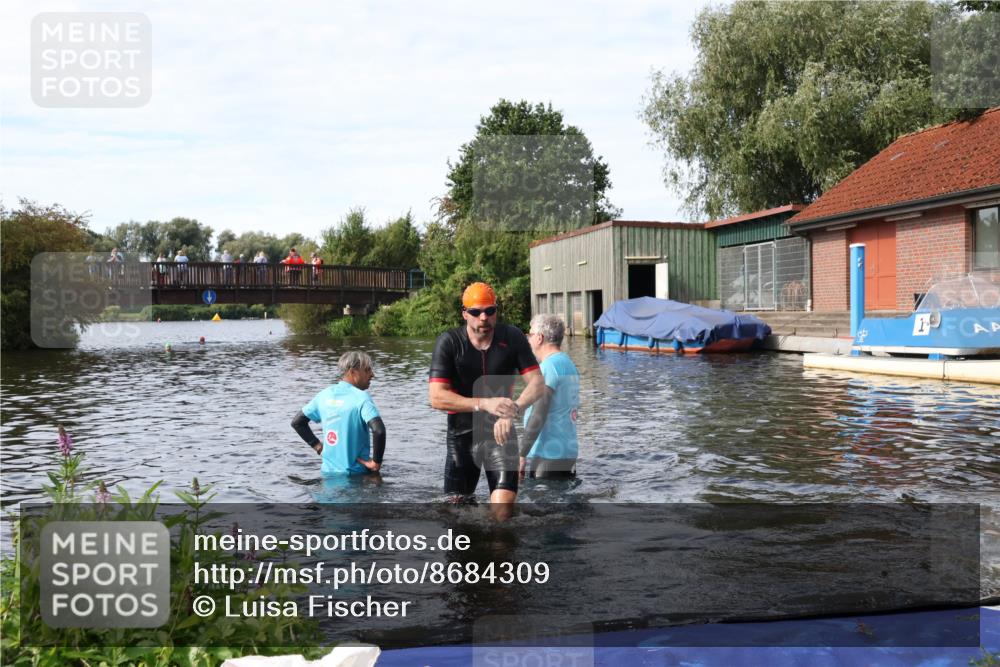 31.08.2025 - Elbe Triathlon Hamburg Luisa Fischer http://msf.ph/oto/8684309 31.08.2025 10:24:01 Schwimmen 1194, 1199 meine-sportfotos.de